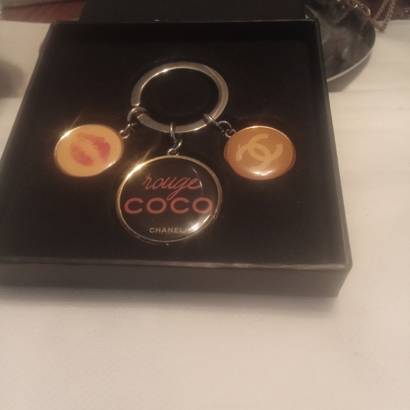 NEW COCO CHANEL KEY CHAIN. - Picture 2 of 4